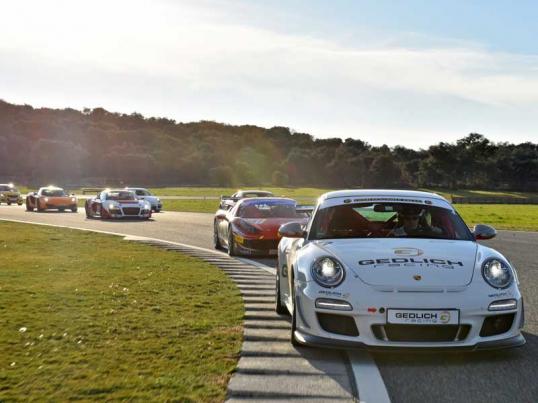 Startschuss In Die Endless Summer Ascari Saison Startschuss In Die Endless Summer Ascari Saison