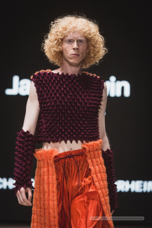 gd_3946-BFW2023-NeoFashion_-_Hochschule_Niederrhein_-_Jana_Lewin-craw.jpg